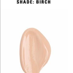Kylie concealer Birch is a peachy light medium